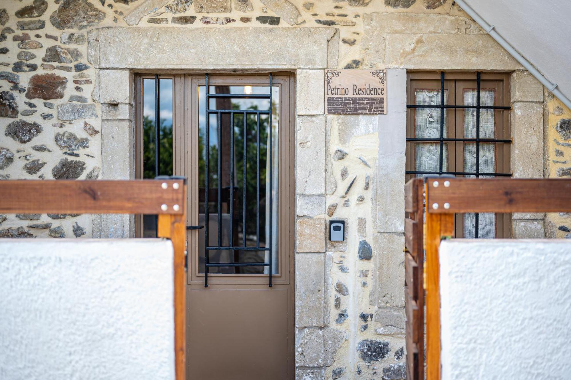 Petrino Residence Pombia Екстериор снимка